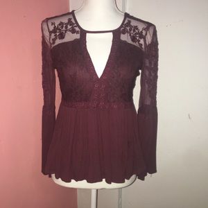 Burgundy lace top, flowy✨